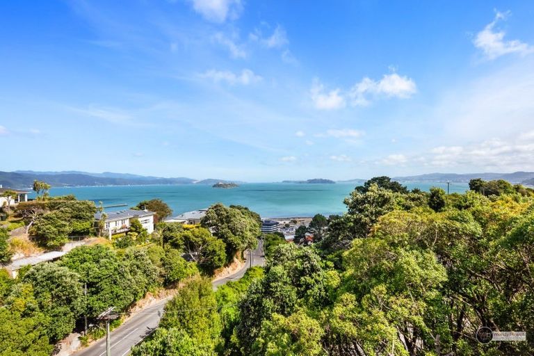 Photo of property in 4 Singers Road, Korokoro, Lower Hutt, 5012