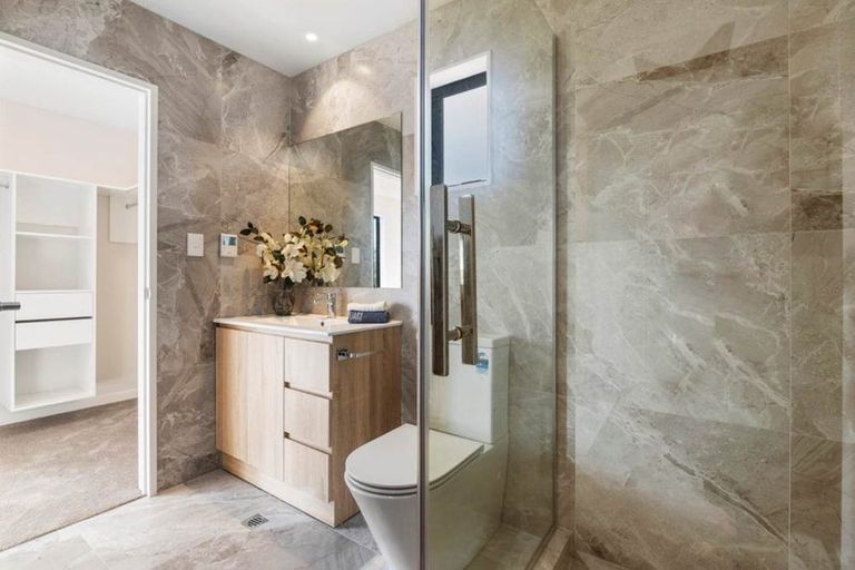 Photo of property in 7/200 Sunnynook Road, Totara Vale, Auckland, 0627