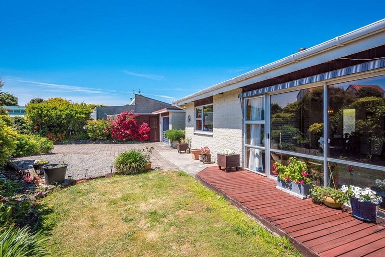 Photo of property in 9 Bermuda Grove, Paraparaumu Beach, Paraparaumu, 5032
