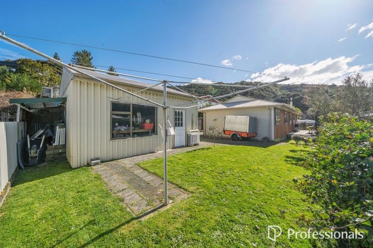 Photo of property in 25 Kendal Grove, Wainuiomata, Lower Hutt, 5014