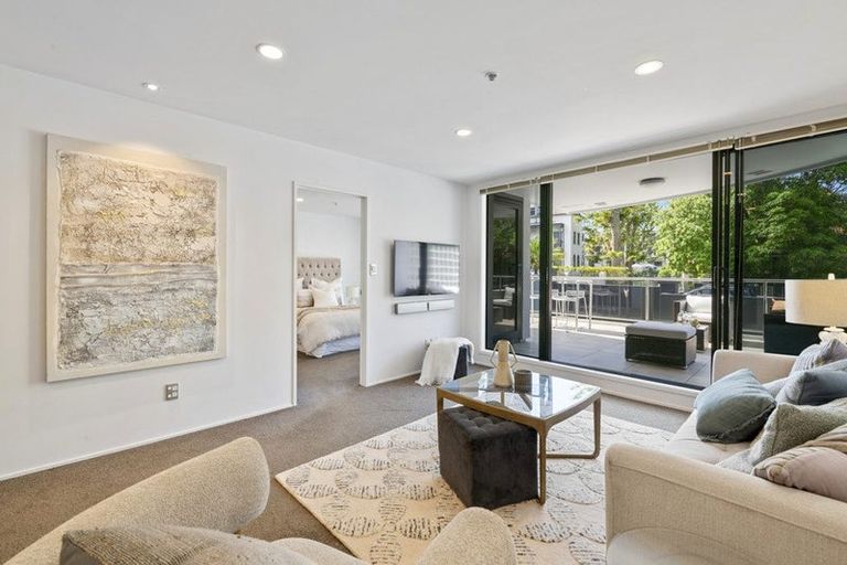 Photo of property in 175h Hurstmere Road, Takapuna, Auckland, 0622