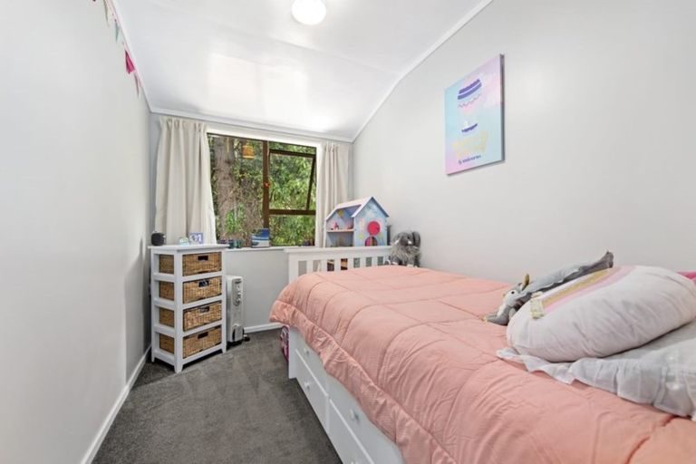 Photo of property in 92c Kamahi Street, Stokes Valley, Lower Hutt, 5019