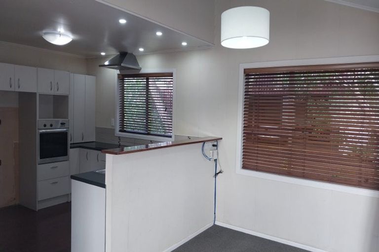 Photo of property in 1/5 Kathleen Street, Totara Vale, Auckland, 0627