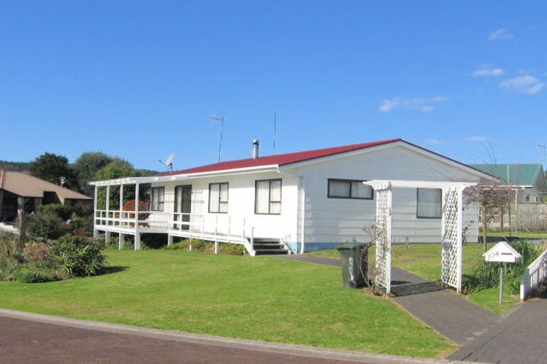 Photo of property in 104 Everitt Crescent, Whangamata, 3620