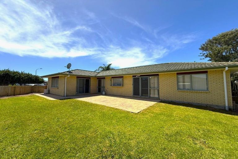 Photo of property in 22 Matilda Place, Weymouth, Auckland, 2103