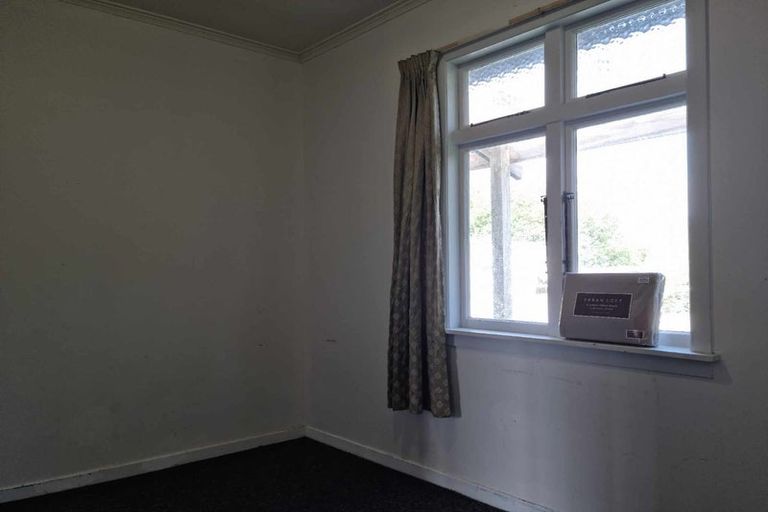 Photo of property in 99 Omata Road, Marfell, New Plymouth, 4310