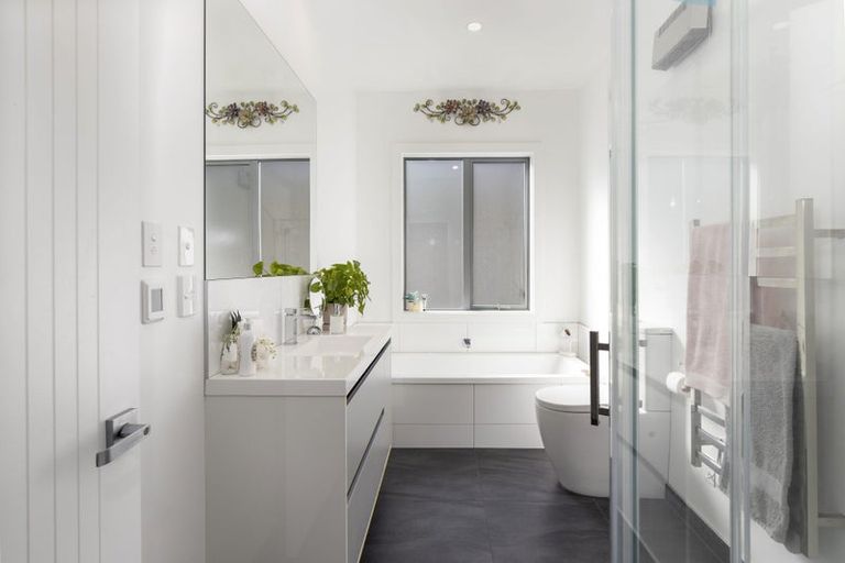 Photo of property in 2 Fantail Heights, Picton, 7220