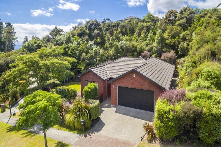 Photo of property in 13 Sylvan Way, Silverstream, Upper Hutt, 5019
