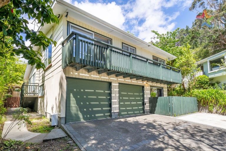 Photo of property in 7 Zeala Grove, Stokes Valley, Lower Hutt, 5019