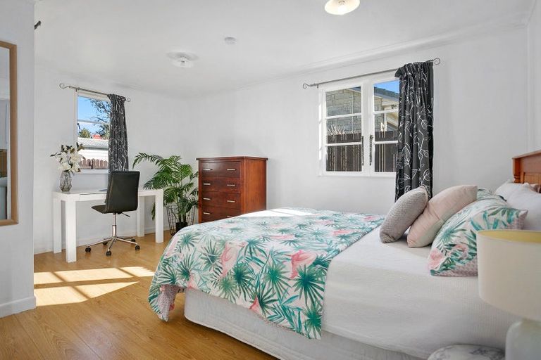 Photo of property in 52 Williams Street, Cambridge, 3434