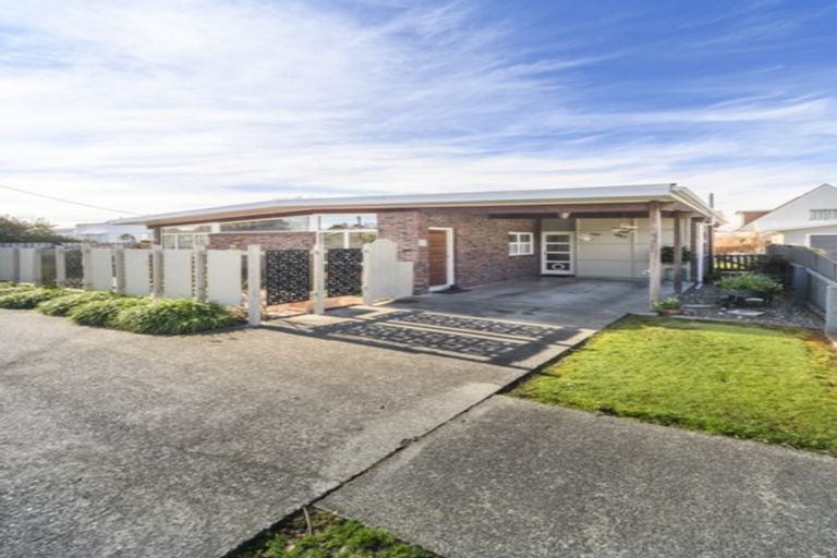 Photo of property in 65 Skerman Street, Marton, 4710