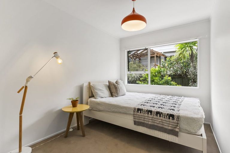 Photo of property in 3/40 Radiata Lane, Chatswood, Auckland, 0626