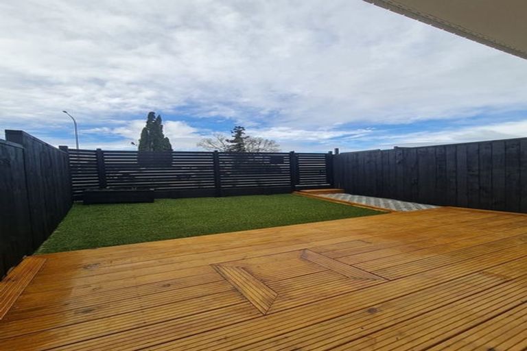 Photo of property in 3/532 Glenfield Road, Glenfield, Auckland, 0629