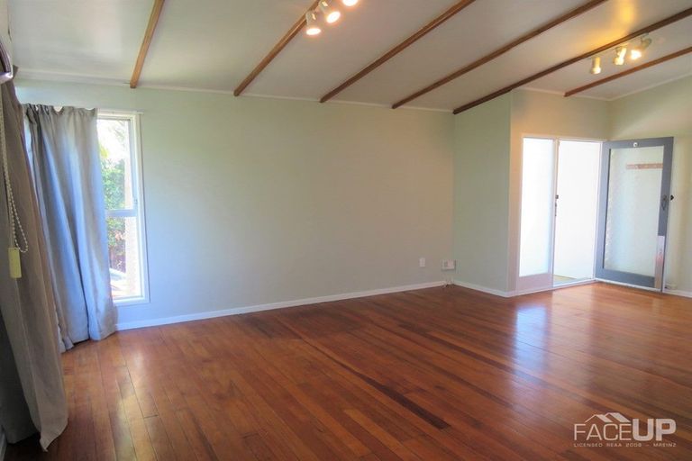 Photo of property in 15 Bellringer Road, Massey, Auckland, 0614