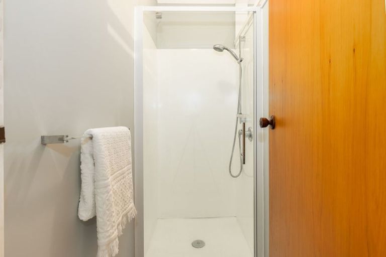 Photo of property in 10 Graham Grove, Waikanae, 5036