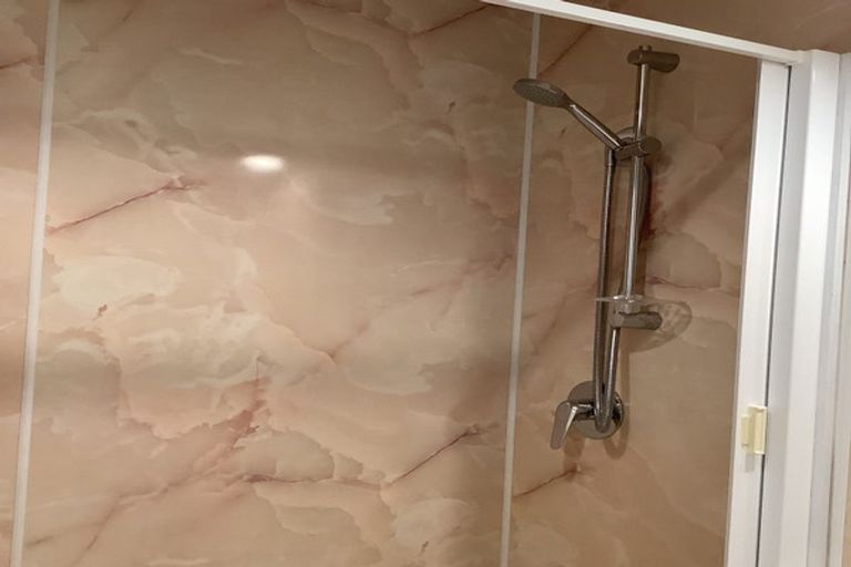 Photo of property in 1/8 Pupuke Road, Hillcrest, Auckland, 0627