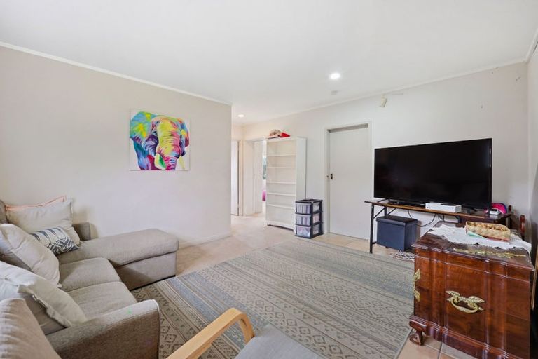 Photo of property in 19 Takutai Avenue, Bucklands Beach, Auckland, 2012