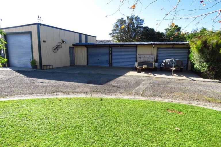 Photo of property in 19 Kew Road, Westport, 7825