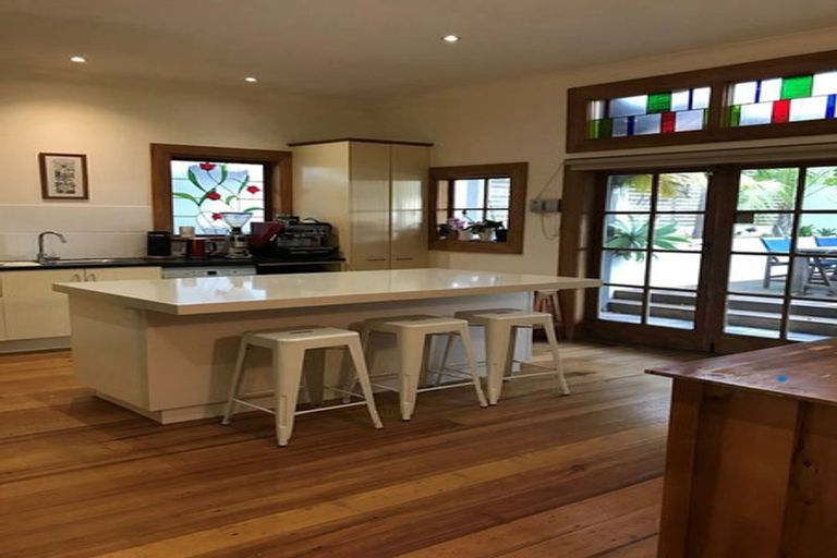 Photo of property in 39 Fitzroy Road, Bluff Hill, Napier, 4110