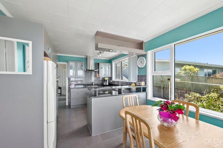 Photo of property in 21 Acacia Avenue, Maungaraki, Lower Hutt, 5010