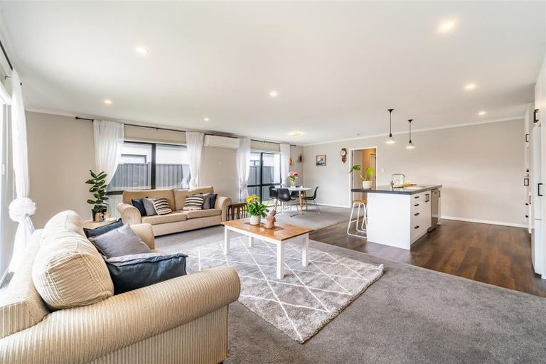 Photo of property in 36 Te Kaeaea Crescent, Wallaceville, Upper Hutt, 5018