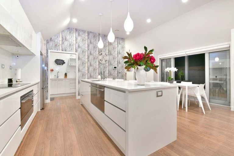 Photo of property in 110 Vipond Road, Stanmore Bay, Whangaparaoa, 0932