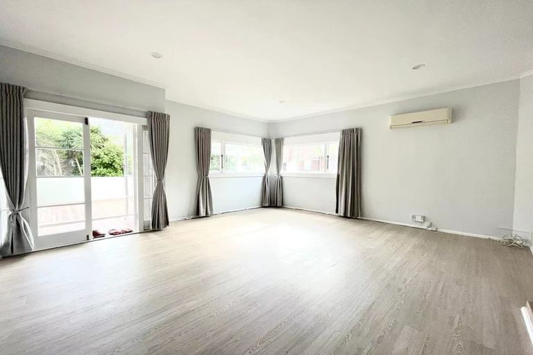 Photo of property in 1/22 Northumberland Avenue, Belmont, Auckland, 0622