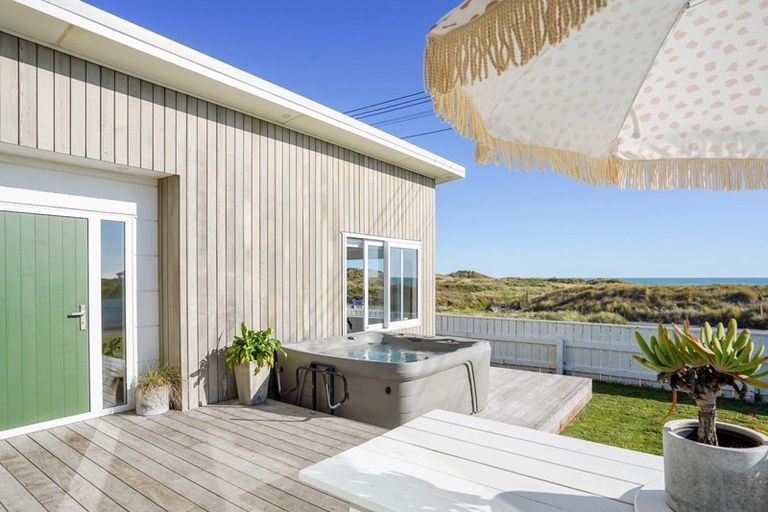 Photo of property in 21 Ocean Beach Street, Foxton Beach, Foxton, 4815