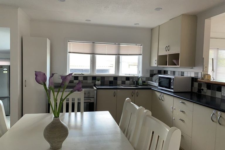 Photo of property in 1/25 Barrys Road, Glendene, Auckland, 0602