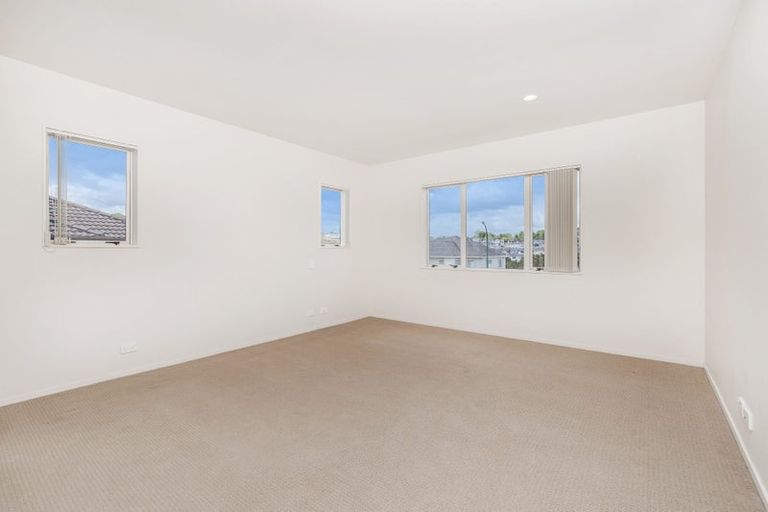 Photo of property in 22 Terrasini Drive, Flat Bush, Auckland, 2019