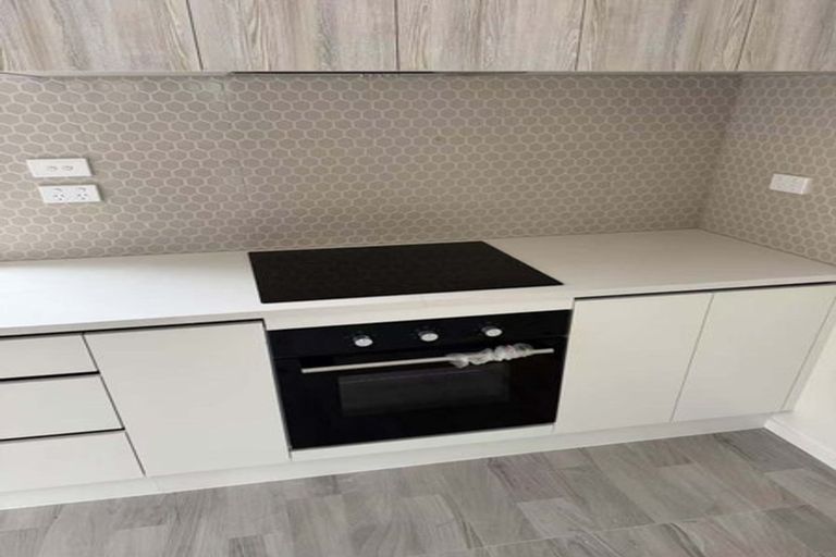 Photo of property in 15 Lowtherhurst Road, Massey, Auckland, 0614