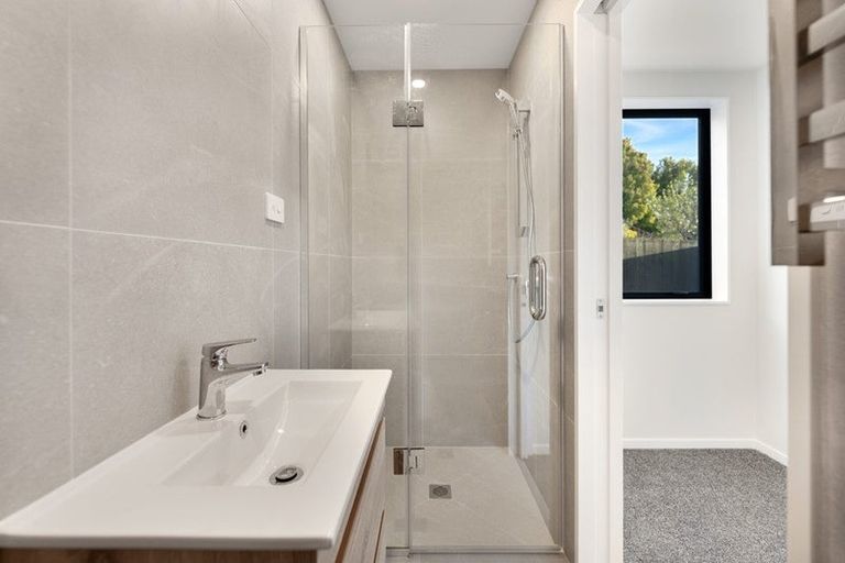 Photo of property in 4202d Great North Road, Glendene, Auckland, 0602