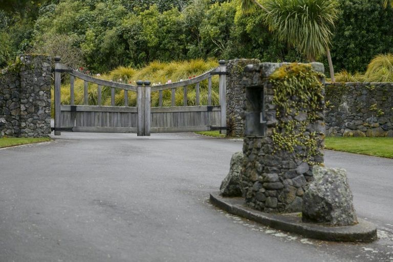 Photo of property in 49 Whakamoenga Point, Acacia Bay, Taupo, 3385