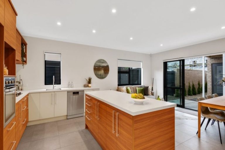 Photo of property in 4 Pepene Avenue, Takanini, 2112