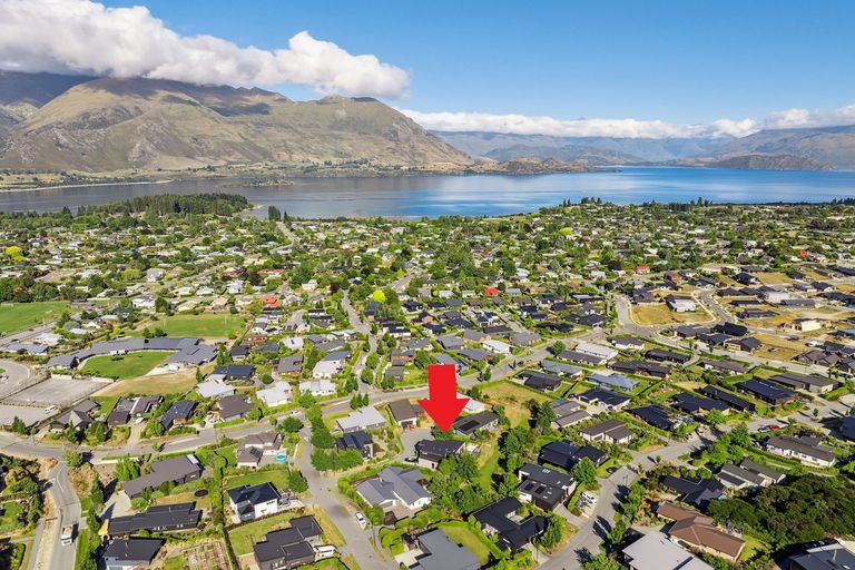 Photo of property in 4 Takahe Lane, Wanaka, 9305