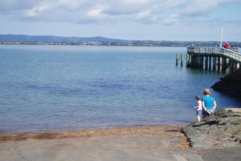 Photo of property in 97a Island Bay Road, Beach Haven, Auckland, 0626