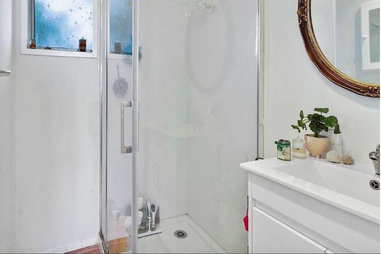 Photo of property in 2/15 Sharland Avenue, Manurewa, Auckland, 2102