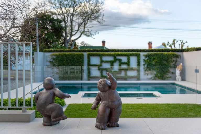 Photo of property in 21 Stanley Point Road, Stanley Point, Auckland, 0624