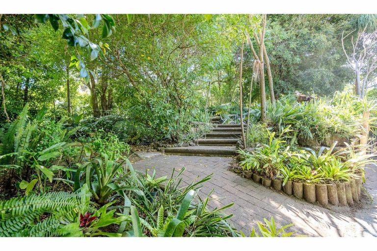 Photo of property in 6 Waipapa Landing Place, Kerikeri, 0230