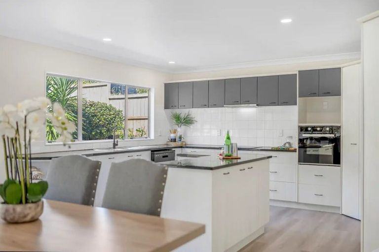 Photo of property in 28 Santa Ana Drive, Dannemora, Auckland, 2016