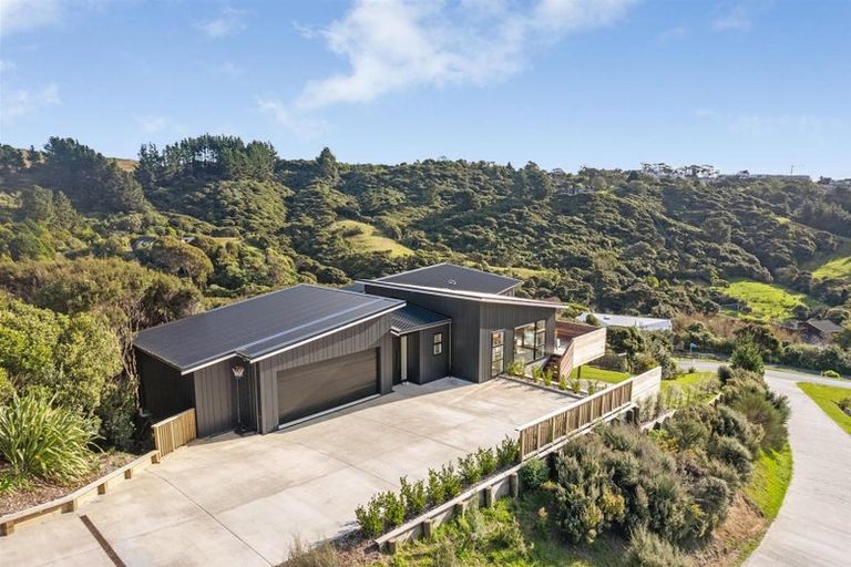 Photo of property in 65 Exploration Way, Whitby, Porirua, 5024