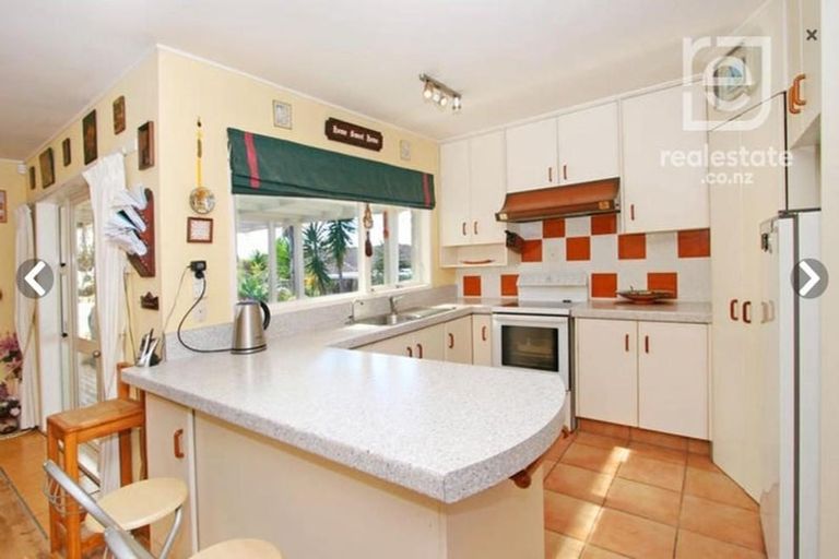 Photo of property in 11 Glenmore Road, Sunnyhills, Auckland, 2010