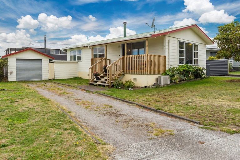 Photo of property in 11a Tobin Place, Richmond Heights, Taupo, 3330