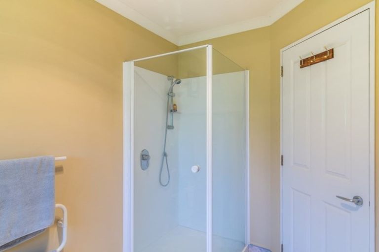 Photo of property in 23 Lorna Irene Drive, Raumati South, Paraparaumu, 5032