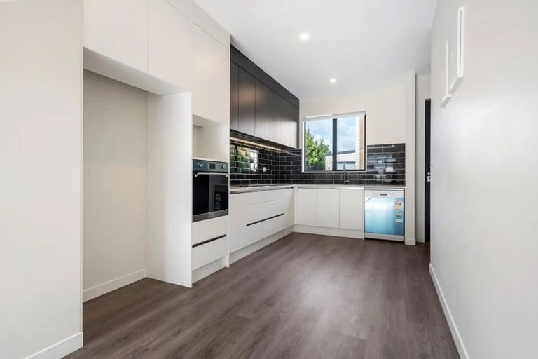 Photo of property in 21b Lumbarda Drive, Kumeu, 0810