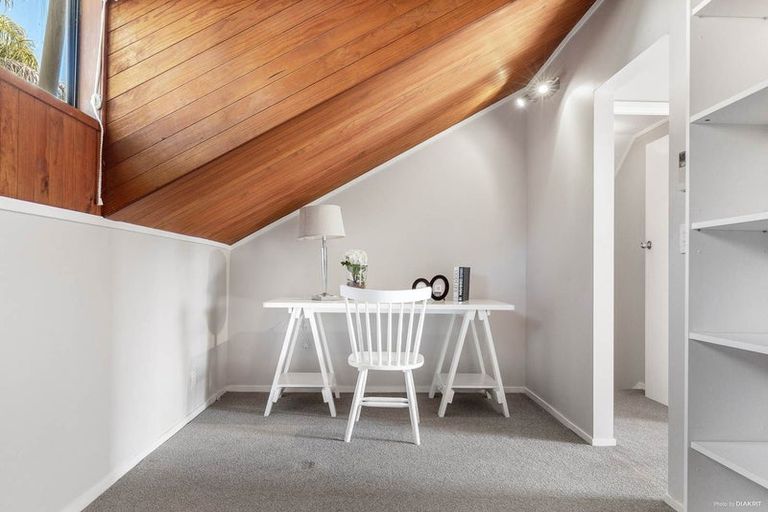 Photo of property in 6 Standish Place, Bayview, Auckland, 0629