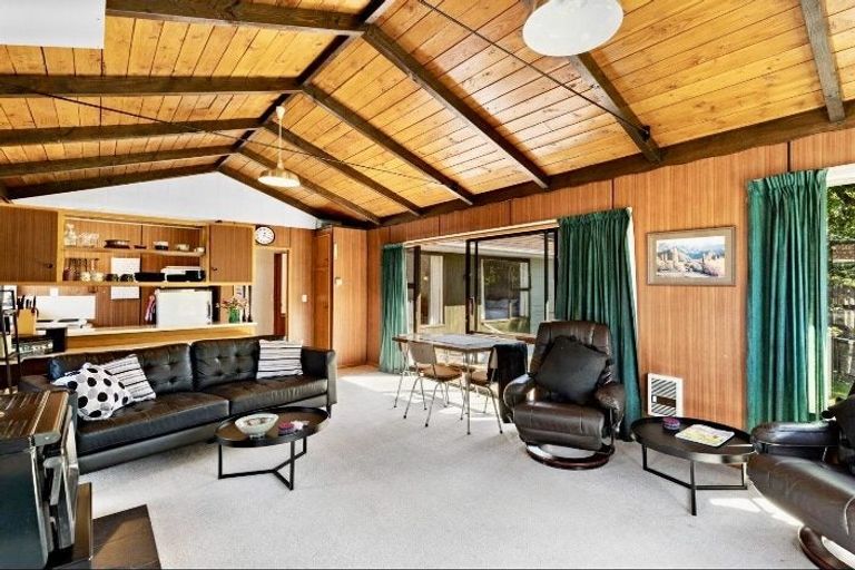 Photo of property in 16 Argyle Place, Arrowtown, 9302