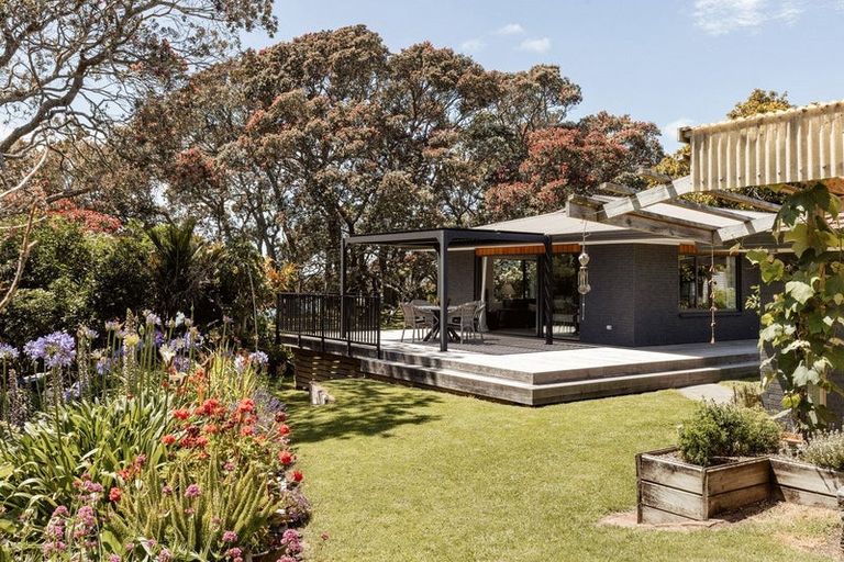 Photo of property in 37 Pohutukawa Drive, Athenree, Katikati, 3177