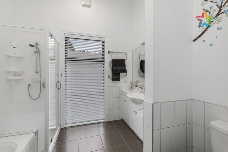 Photo of property in 47 Arahiwi Grove, Tirohanga, Lower Hutt, 5010