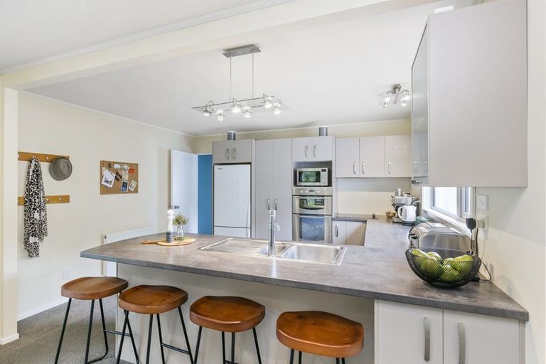 Photo of property in 6 John Witton Drive, Crofton Downs, Wellington, 6035